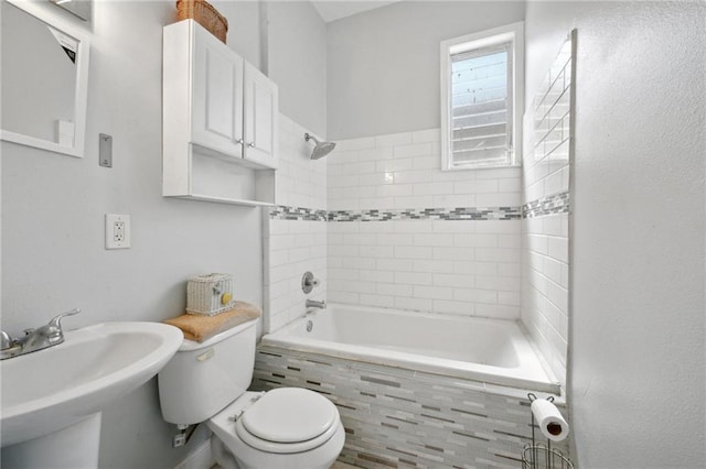 5530 Dauphine St, New Orleans, LA 70117 - full bath featuring toilet, tiled shower / bath, and a sink