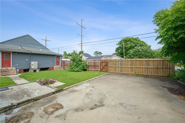 5530 Dauphine St, New Orleans, LA 70117 - view of yard featuring entry steps, a patio area, and a gate