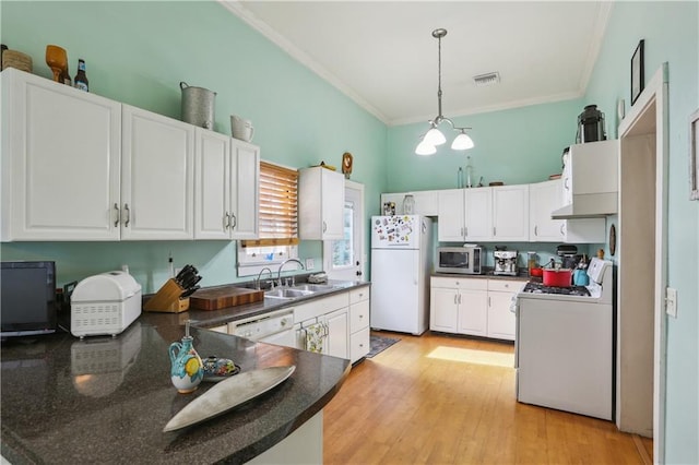 518 Pacific Ave, New Orleans, LA 70114 - kitchen featuring white appliances, crown molding, a sink, a peninsula, and dark countertops