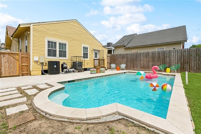 2609 General Pershing St, New Orleans, LA 70115 - view of swimming pool with a patio area and a fenced backyard