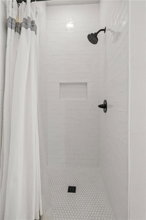 526 Moore Blvd, Covington, LA 70433 - bathroom featuring a tile shower