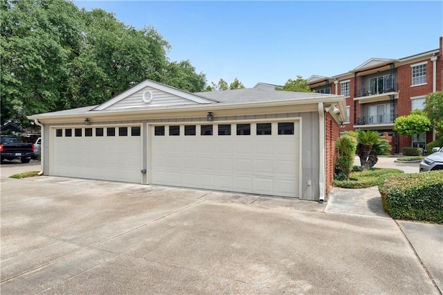 801 Rue Burgundy St Unit 113, Metairie, LA 70005 - garage with driveway