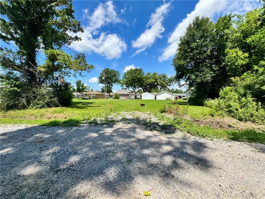 435 River Oaks Dr, Destrehan, LA 70047