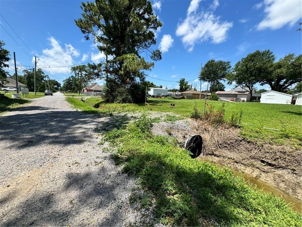 435 River Oaks Dr, Destrehan, LA 70047