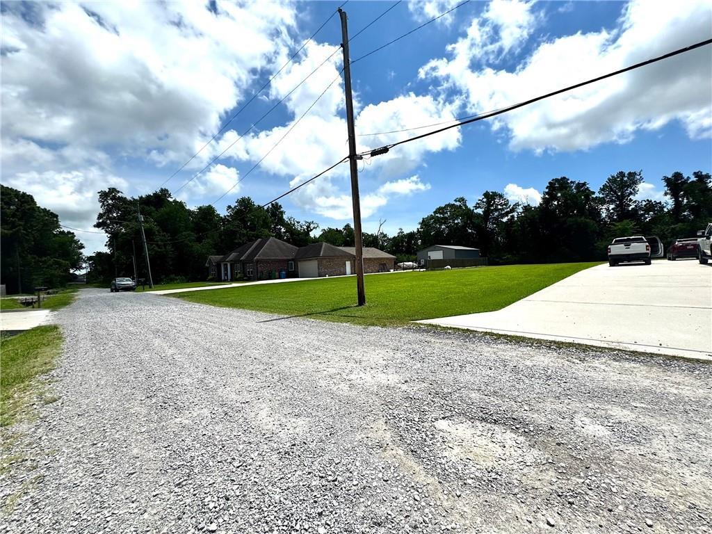 435 River Oaks Dr, Destrehan, LA 70047