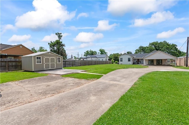 7599 Park Ave, Houma, LA 70364 - view of yard featuring driveway
