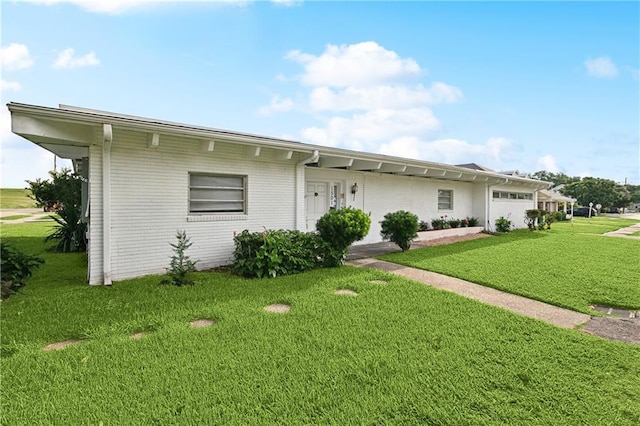 1501 Poinsettia Dr, Metairie, LA 70005 - single story home featuring a front lawn, brick siding, and an attached garage