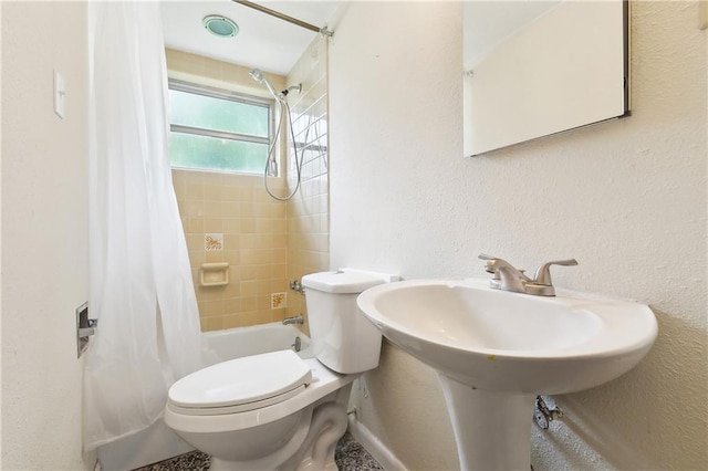 1501 Poinsettia Dr, Metairie, LA 70005 - full bathroom with shower / bath combo with shower curtain, toilet, a textured wall, and a sink