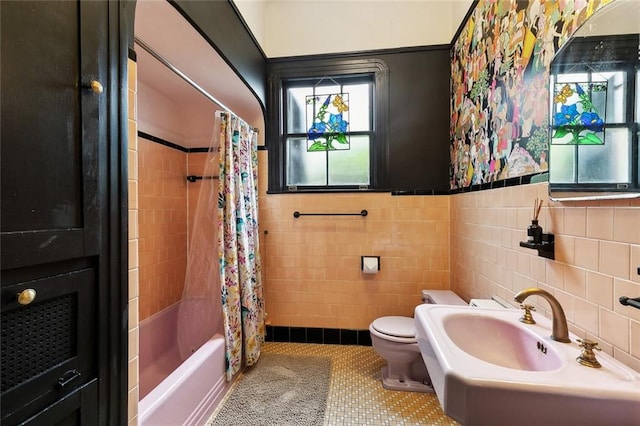 1500 Camp St, New Orleans, LA 70130 - full bath featuring tile walls, toilet, tile patterned flooring, shower / tub combo, and wainscoting