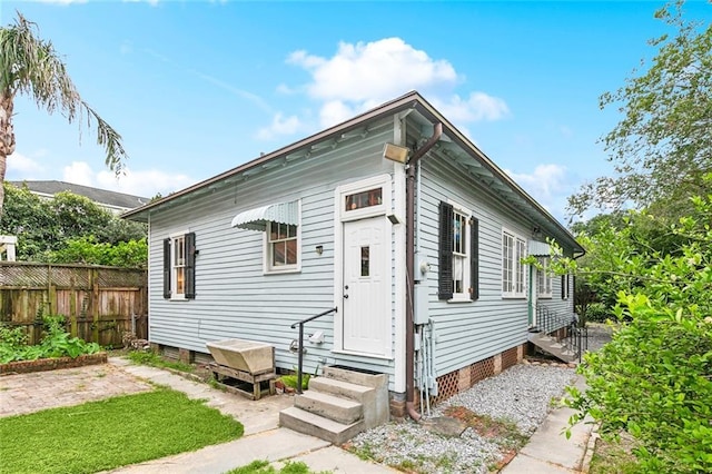 1500 Camp St, New Orleans, LA 70130 - back of property featuring entry steps and crawl space