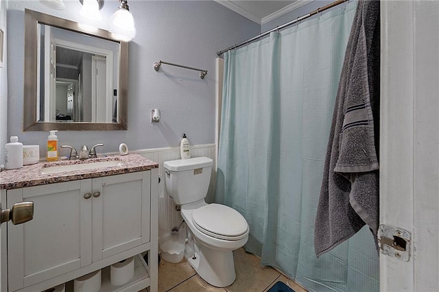 3620 Arizona Ave, Kenner, LA 70065 - full bath featuring toilet, crown molding, vanity, wainscoting, and tile patterned floors