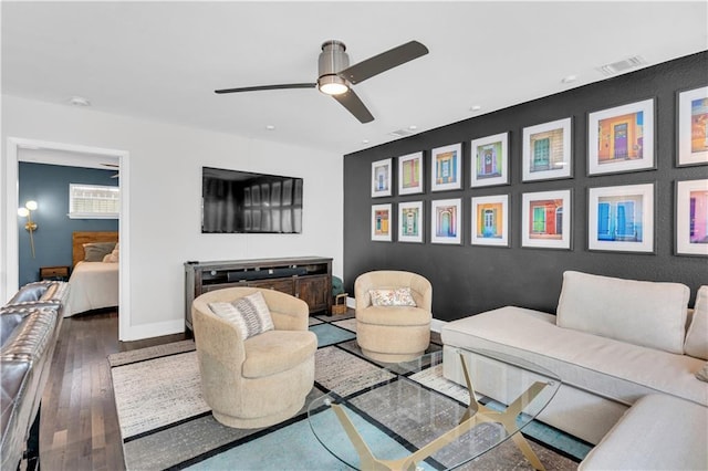 2833 St Charles Ave Unit 16, New Orleans, LA 70115 - living area with wood finished floors, ceiling fan, baseboards, and recessed lighting