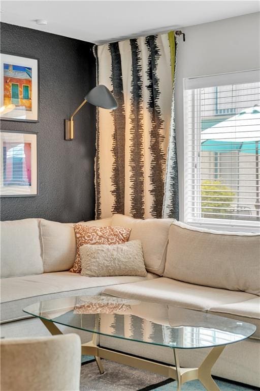 2833 St Charles Ave Unit 16, New Orleans, LA 70115 - living room featuring a textured wall