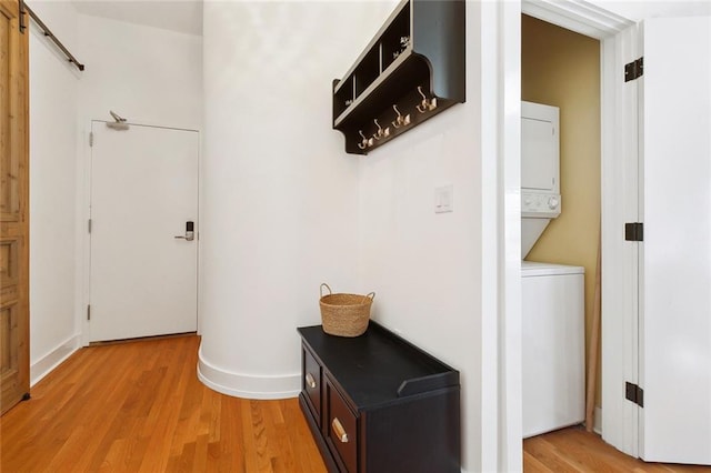 633 Tchoupitoulas St Unit 4, New Orleans, LA 70130 - hall featuring a barn door and light wood-style floors