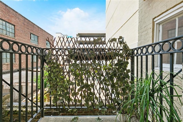 633 Tchoupitoulas St Unit 4, New Orleans, LA 70130 - view of gate