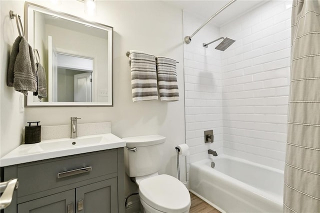 917 Belmont Pl, Metairie, LA 70001 - bathroom with vanity, shower / tub combo, and wood finished floors