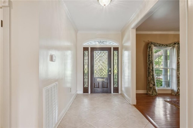 653 Fairfield Ave, Gretna, LA 70056 - entryway featuring crown molding and baseboards
