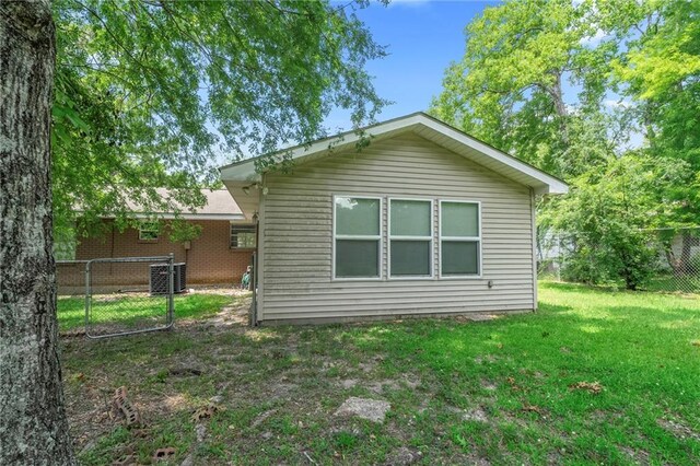 150 Manor Dr, Ponchatoula, LA 70454 - rear view of property featuring central AC
