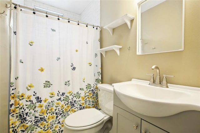 4819 Touro St, New Orleans, LA 70122 - full bathroom featuring vanity, toilet, and curtained shower
