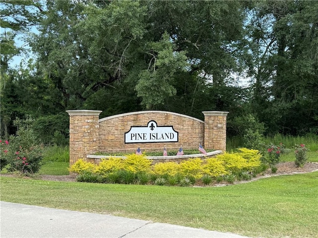 422 Scotch Pine Dr, Ponchatoula, LA 70454 - community / neighborhood sign with a yard