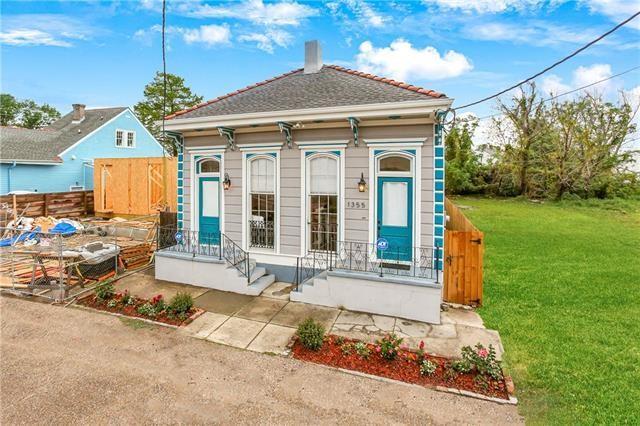 1355 Columbus St, New Orleans, LA 70116 - view of front facade with a chimney