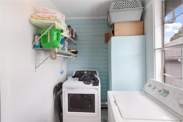 5655 Hawthorne Pl, New Orleans, LA 70124 - laundry room with washer and dryer and wooden walls