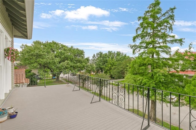 5655 Hawthorne Pl, New Orleans, LA 70124 - view of wooden deck