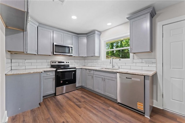 602 Susan Dr, Hammond, LA 70403 - kitchen with stainless steel appliances, gray cabinets, a sink, dark wood-type flooring, and tasteful backsplash