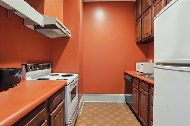 1138-1140 Chartres St, New Orleans, LA 70116 - kitchen featuring white appliances, light flooring, light countertops, and baseboards