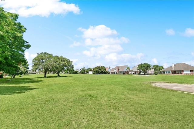 3740 Lake Lynn Dr, Gretna, LA 70056 - surrounding community with a yard