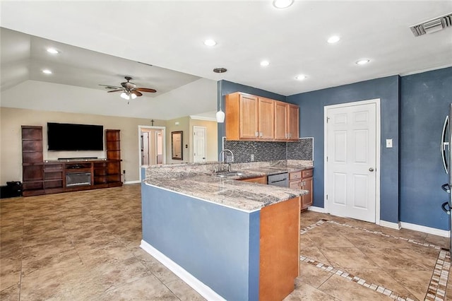 255 Wilson Ln, Belle Chasse, LA 70037 - kitchen with a sink, baseboards, a peninsula, recessed lighting, and a ceiling fan