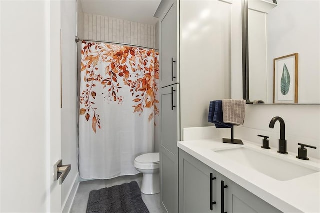 2535 Athis St, New Orleans, LA 70122 - bathroom with vanity, toilet, and curtained shower