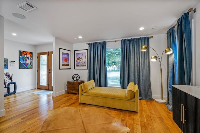 231 Audubon Blvd, New Orleans, LA 70125 - living area with light wood-style flooring, baseboards, and recessed lighting