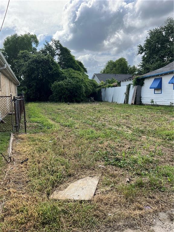 1728 Mazant St, New Orleans, LA 70117