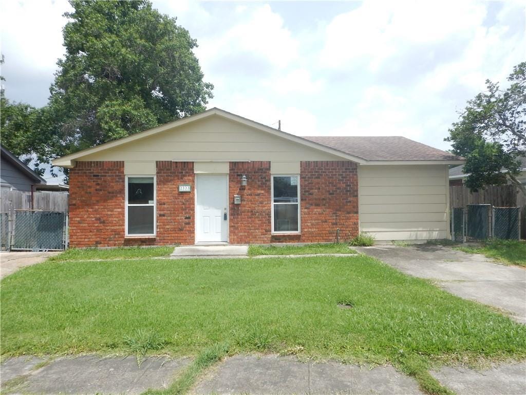 2333 Nile St, Gretna, LA 70056 - ranch-style home featuring brick siding