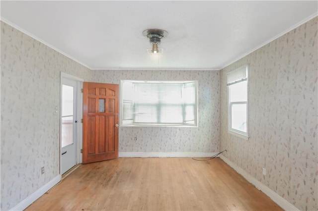 717 E Jefferson Park, Jefferson, LA 70121 - foyer featuring light wood-type flooring and crown molding