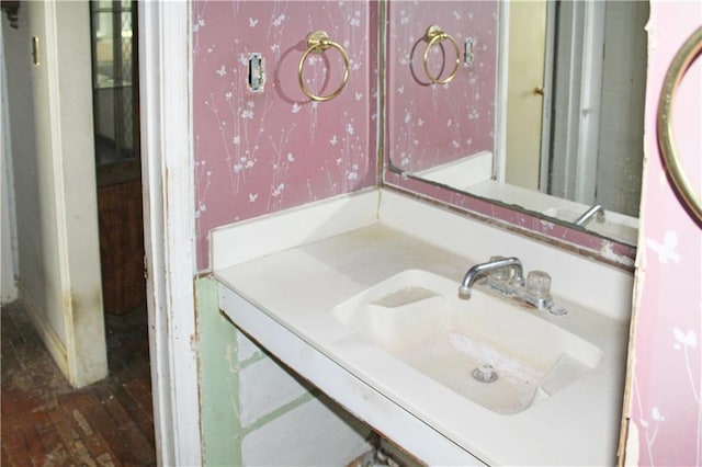 717 E Jefferson Park, Jefferson, LA 70121 - bathroom with vanity and wood finished floors