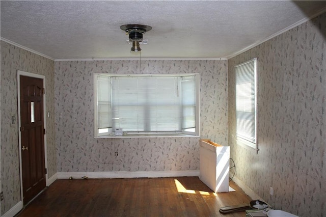 717 E Jefferson Park, Jefferson, LA 70121 - unfurnished dining area featuring hardwood / wood-style floors, ornamental molding, a textured ceiling, and baseboards
