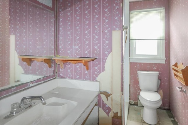717 E Jefferson Park, Jefferson, LA 70121 - full bathroom with wallpapered walls, plenty of natural light, and vanity