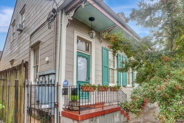 723 Kerlerec St, New Orleans, LA 70116 - entrance to property