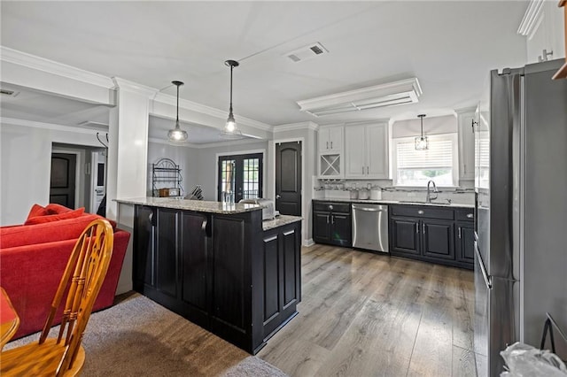 285 8th Street Dr, Ponchatoula, LA 70454 - kitchen with stainless steel appliances, a sink, healthy amount of natural light, light wood-style floors, and crown molding