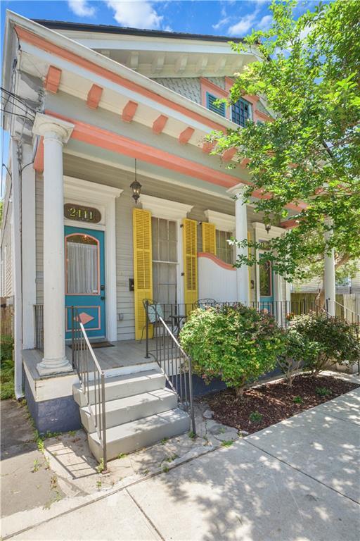 210911 Josephine St, New Orleans, LA 70113 - view of front of property with a porch