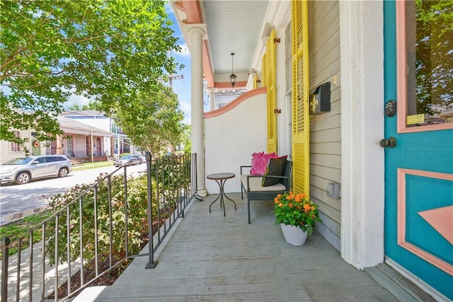 210911 Josephine St, New Orleans, LA 70113 - view of covered porch