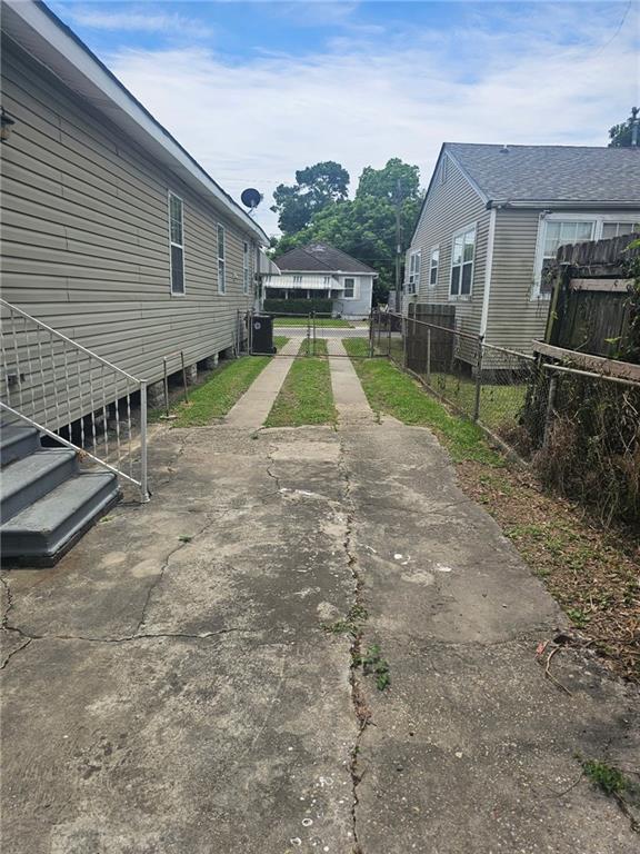 2428 Hamilton St, New Orleans, LA 70118 - view of side of property with central AC