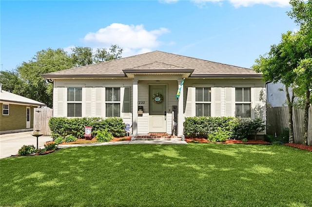 1233 Brockenbraugh Ct, Metairie, LA 70005 - bungalow-style home featuring roof with shingles