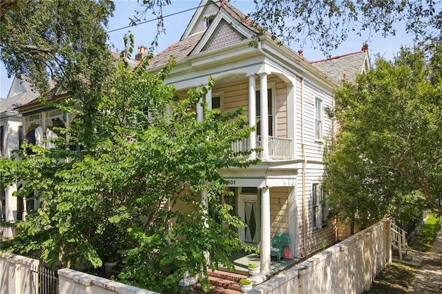 4501 Canal St, New Orleans, LA 70119 - view of side of home featuring a balcony