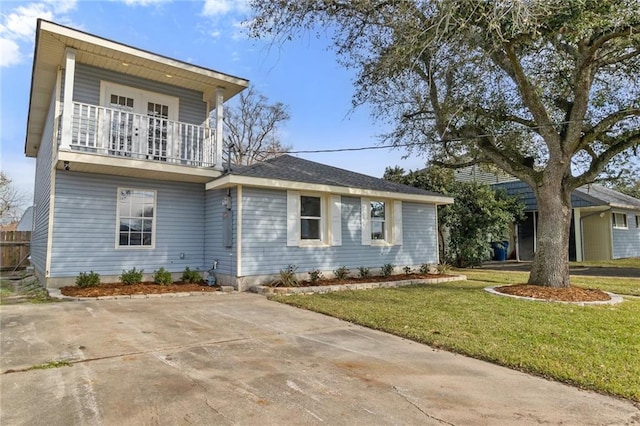 1705 Haring Rd, Metairie, LA 70001 - view of front facade with a balcony and a front yard