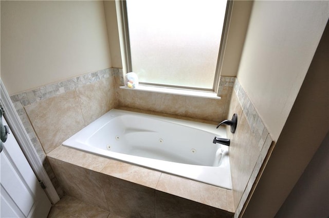 1613 Live Oak St, Slidell, LA 70460 - full bathroom featuring a jetted tub