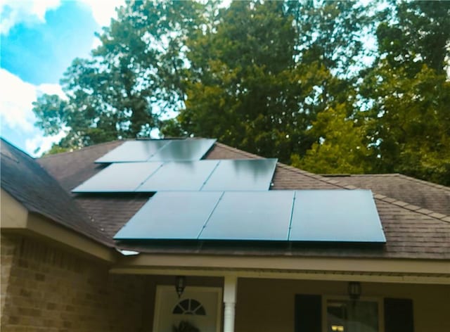 1613 Live Oak St, Slidell, LA 70460 - exterior view of a shingled roof and brick siding