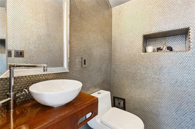 1026 Valence St, New Orleans, LA 70115 - bathroom featuring tile walls, toilet, and vanity